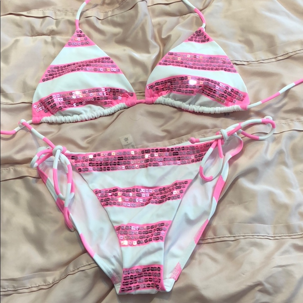 Victoria’s Secret bikini